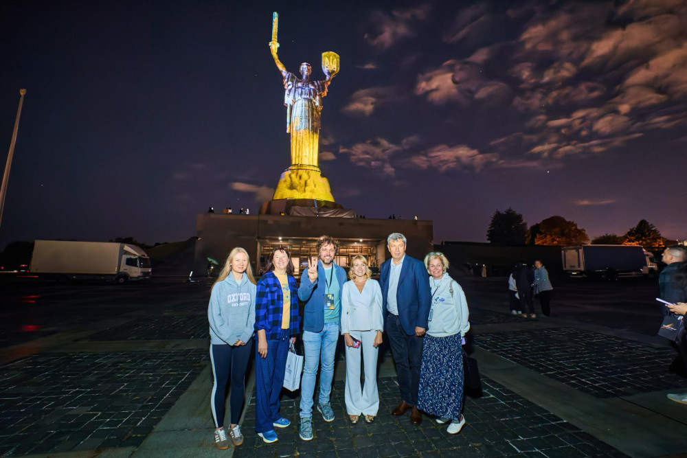 МАНІФЕСТУЄМО МОВОЮ СВІТЛА ЦІННОСТІ УКРАЇНИ  НА БАТЬКІВЩИНІ-МАТЕРІ